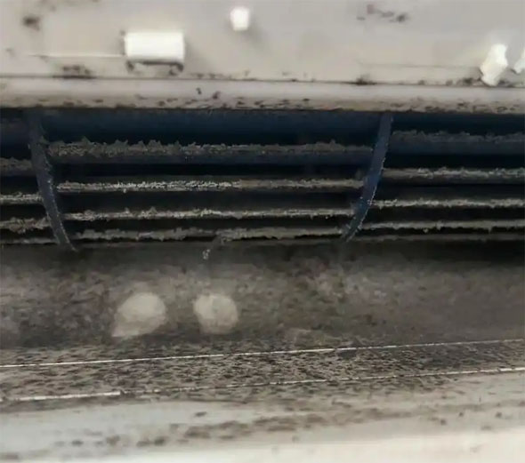 当阳空调吹的风有股烧焦味是怎么回事